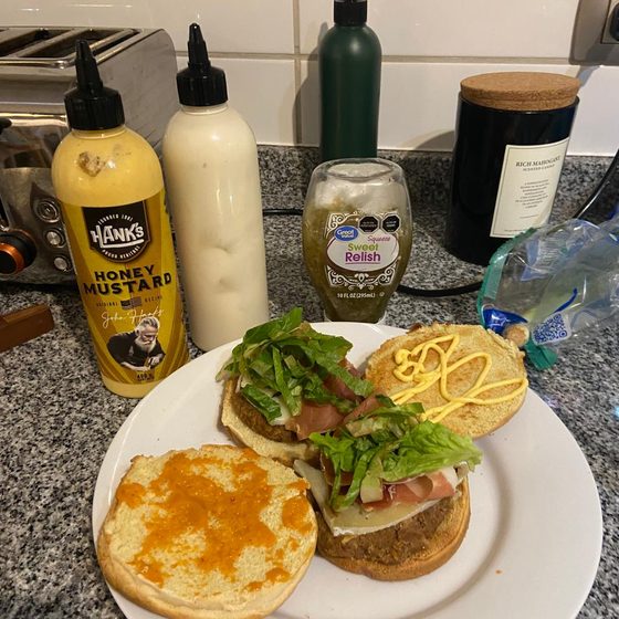 Hamburguesa con salsas Hanks