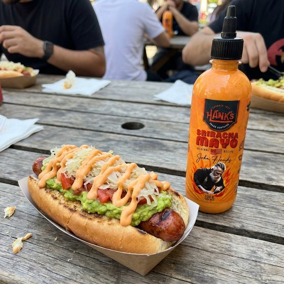 Cliente usando Hanks Mayo Sriracha